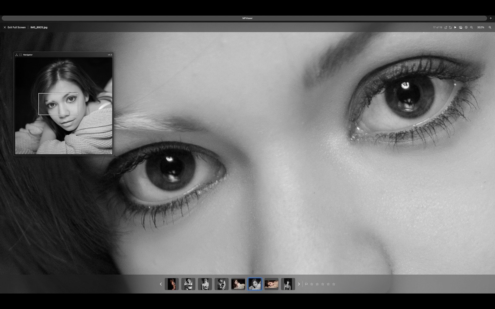 MPViewer fullscreen photograph review with navigator and filmstrip